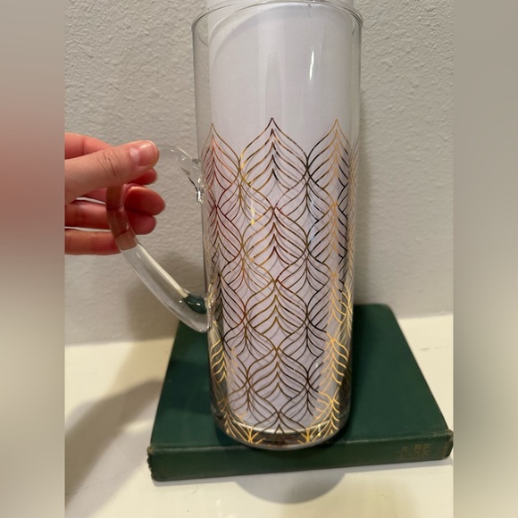 La Cite 24k Gold Geometric Pattern Glass 50oz Pitcher - Picture 5 of 9